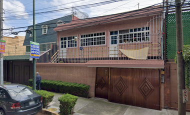 Bonita Casa En Una Excelente Ubicación cerca de escuelas parques y hospitales