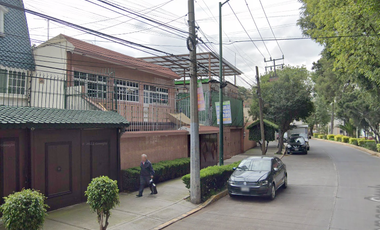 Bonita Casa En Una Excelente Ubicación cerca de escuelas parques y hospitales