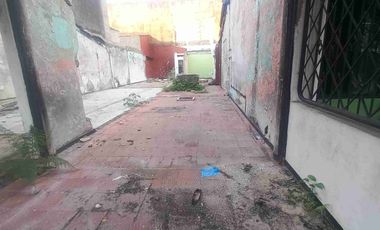 VENDO CASALOTE EN EL BARRIO EL EMPORIO.