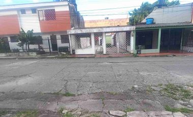 VENDO CASALOTE EN EL BARRIO EL EMPORIO.