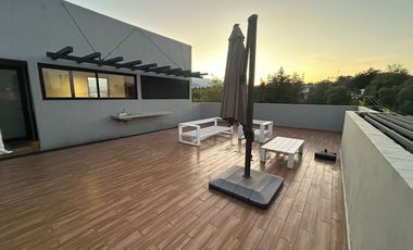 Lujoso Penthouse en Renta con Roof Top Privado en Desierto de los Leones