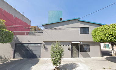 Bonita Casa En Una Excelente Ubicación cerca de escuelas parques y hospitales