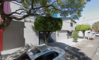 Bonita Casa En Una Excelente Ubicación cerca de escuelas parques y hospitales