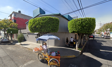 Bonita Casa En Una Excelente Ubicación cerca de escuelas parques y hospitales
