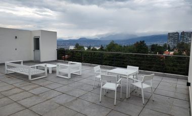 Luminoso PH amueblado con vista panorámica a zona arbolada y atardecer