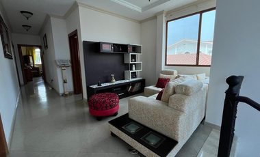 Casa en Venta en Samborondon, Urb. Fontana