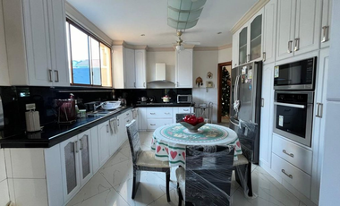 Casa en Venta en Samborondon, Urb. Fontana