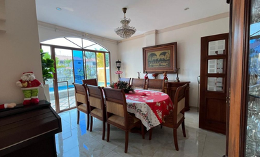 Casa en Venta en Samborondon, Urb. Fontana