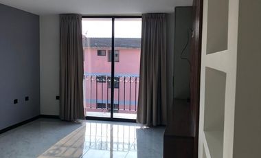 Departamento de 2 recamaras con baño, área de T.V,  1 cochera.