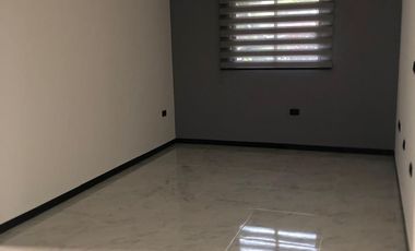 Departamento de 2 recamaras con baño, área de T.V,  1 cochera.