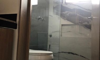 Departamento de 2 recamaras con baño, área de T.V,  1 cochera.