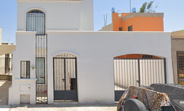 Bonita Casa En Una Excelente Ubicación cerca de escuelas parques y hospitales
