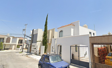 Bonita Casa En Una Excelente Ubicación cerca de escuelas parques y hospitales