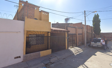 Bonita Casa En Una Excelente Ubicación cerca de escuelas parques y hospitales