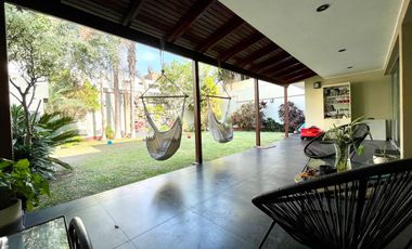 VENDO LINDA CASA REMODELADA EN LA AURORA AMPLIA Y CON GRAN TERRAZA Y JARDÍN