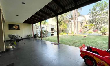 VENDO LINDA CASA REMODELADA EN LA AURORA AMPLIA Y CON GRAN TERRAZA Y JARDÍN