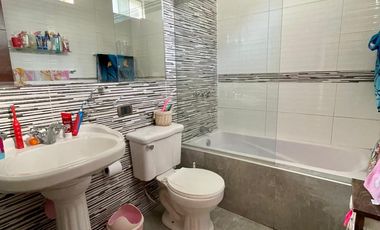 VENDO LINDA CASA REMODELADA EN LA AURORA AMPLIA Y CON GRAN TERRAZA Y JARDÍN