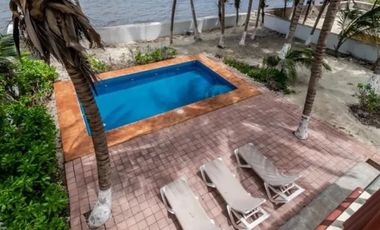 EN VENTA CASA FRENTE AL MAR  PUERTO MORELOS