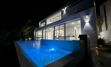 CASA EN VENTA CON MUELLE PROPIO