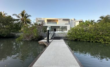 CASA EN VENTA CON MUELLE PROPIO