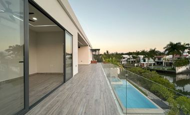 CASA EN VENTA CON MUELLE PROPIO