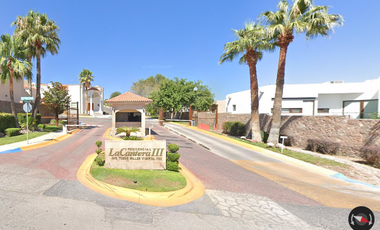 Casa ubicada en fraccionamiento La Cantera, Chihuahua México. Con 4 recamaras y 276m2. Entre Av. de la Cantera y Av. Tomás valle Vivar.