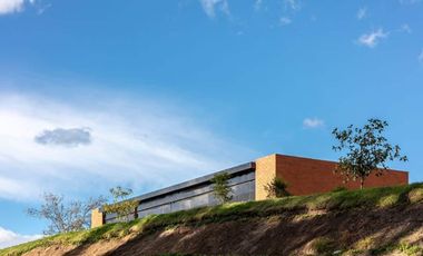 Casa moderna de Renta en Checa, hermosos jardines