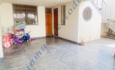 VENTA CASA DE 3PISOS EN ICA, URB SANTO DOMINGO DE GUZMÁN