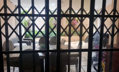 ALQUILO DEPARTAMENTO URDESA 3 DORMITORIOS PLANTA BAJA