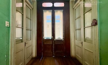 LOS ANDES - VENDE PROPIEDAD CON BUEN TERRENO DE 766m2 EN PLENO CENTRO