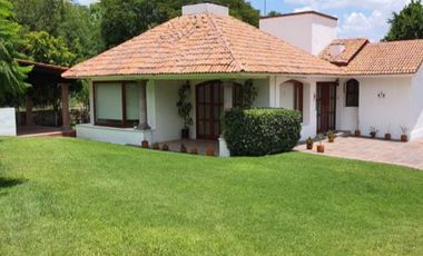 RENTO LINDA CASA TIPO MEXICANO EN VILLAS DEL MESON, JURIQUILLA