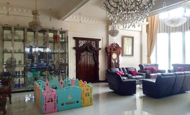 Rumah Mewah Eropa Klasik di Mertoyudan Magelang
