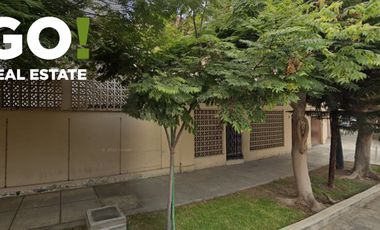 VENTA DE CASA COMO TERRENO EN SAN ISIDRO