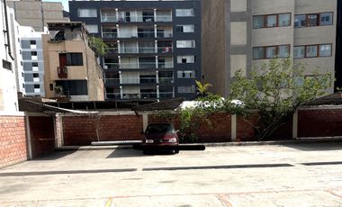 Alquilo cochera en condominio Zafiro Miraflores