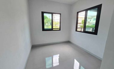 บ้าน มีนบุรี หลังมุม  จากป้อมยาม 100  เมตร ติดถนนนิมิตใหม่ หมู่บ้านพฤกษา62/1  ใกล้โรงเรียนสารสารท์นิมิตใหม่   ใกล้ตลาดหทัยมิตร  ทำเลดีมาก นัดชมได้