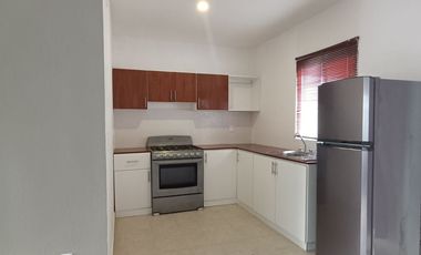 Hermosa casa renovada y equipada lista para ocupar!