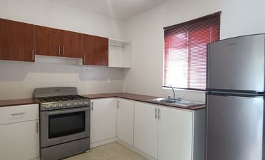 Hermosa casa renovada y equipada lista para ocupar!