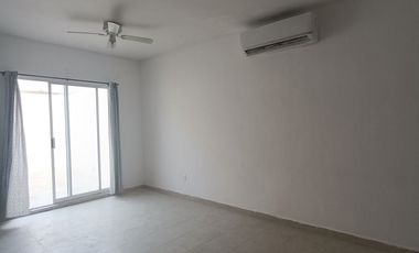 Hermosa casa renovada y equipada lista para ocupar!