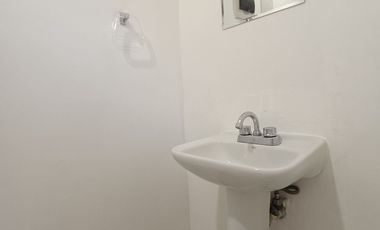 Hermosa casa renovada y equipada lista para ocupar!