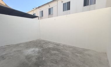 Hermosa casa renovada y equipada lista para ocupar!