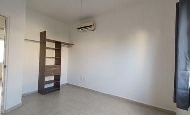 Hermosa casa renovada y equipada lista para ocupar!