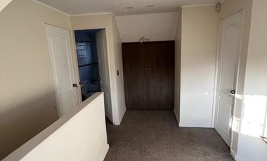 SE ARRIENDA AMPLIA CASA EN CONDOMINIO, BUIN