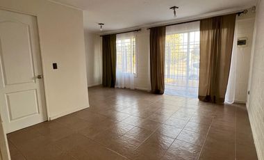 SE ARRIENDA AMPLIA CASA EN CONDOMINIO, BUIN