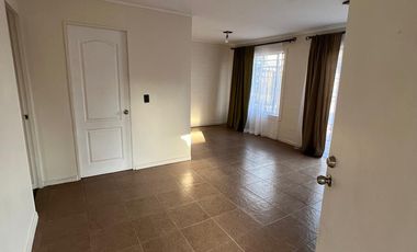 SE ARRIENDA AMPLIA CASA EN CONDOMINIO, BUIN