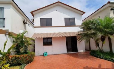 C180 - Venta Casa en Ciudad Celeste Vista al Lago - 3 dormitorios - Vendo
