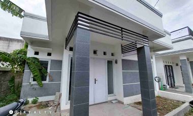 DISEWAKAN RUMAH CISARANTEN Lokasi Strategis Bebas Banjir Dekat Antapani & Soekarno Hatta Bandung