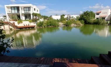 Exclusiva Residencia en Isla Dorada con muelle privado