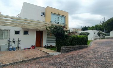 Casa de Renta en Cumbayá cerca al Club El Nacional