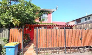 (Rebajada) Buena y Amplia Casa de dos Pisos de 4D y 3B más Depto Interior