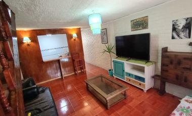 (Rebajada) Buena y Amplia Casa de dos Pisos de 4D y 3B más Depto Interior